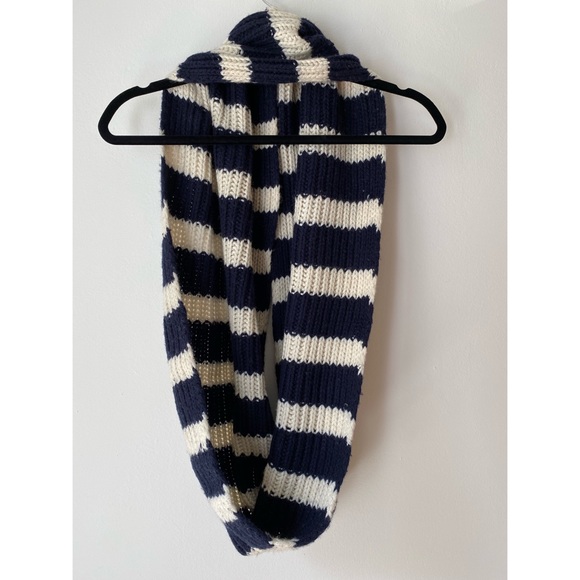 J. CREW Infinity Scarf 🧣 - Picture 5 of 6